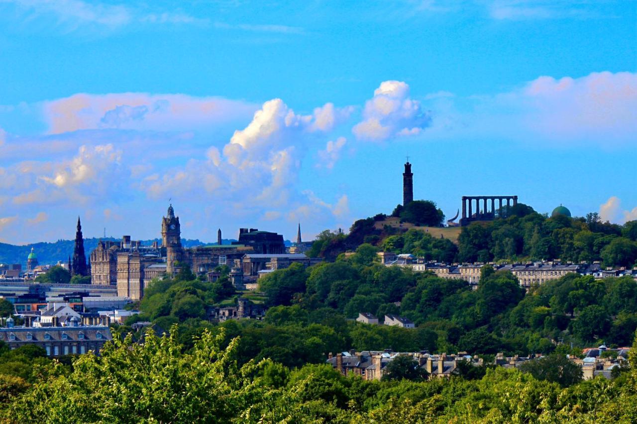 View In The Heart Of Edinburgh: Castle To Sea Édimbourg